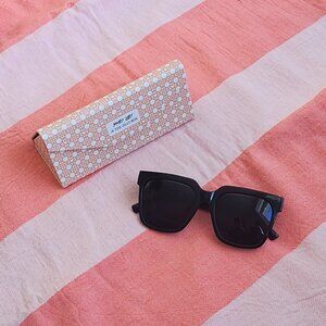 NWT  Shady Lady Vanessa Sunglasses from Summer 2023 Jilly Box